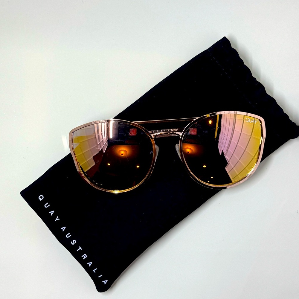 Quay Australialia mirrored aviators NIB